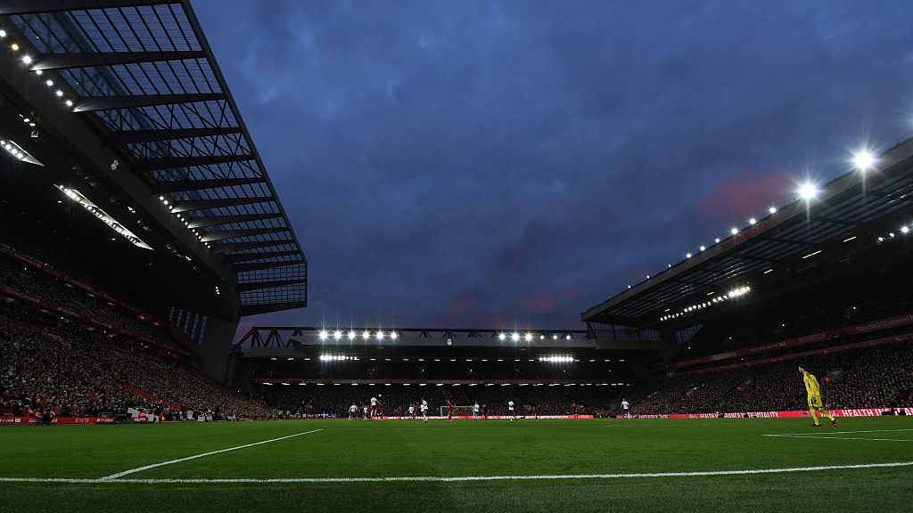 塞维利亚双雄德比战前携手出席活动，呼吁共同抵制校园霸凌（德比将至，塞维利亚两队携手出席活动，倡议抵制校园霸凌）