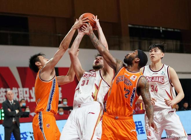 足球世界杯32强全部出炉，分档引巨大讨论（足球世界杯32强尘埃落定，分档方案掀起热议）