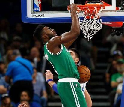 媒体人：中国男篮对周琦低位能力盲目自信（媒体人称：中国男篮对周琦低位能力过于乐观）