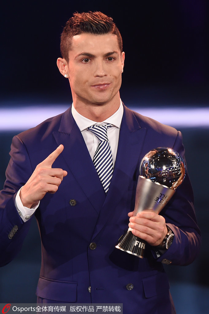 邵佳一FIFA年度最佳选票：登贝莱第一，萨拉赫第二、拉菲尼亚第三（邵佳一FIFA年度最佳投票排名：登贝莱居首，萨拉赫次席，拉菲尼亚第三）