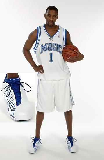 雷迪克：里夫斯在对热火首节伤到腹股沟，明天再次评估他伤情（雷迪克：里夫斯在对阵热火首节腹股沟受伤，伤情将于明日再评估）