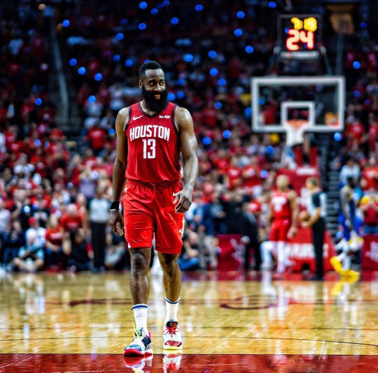 尹鸿博告别信：膝盖和小腿肌无法承受梦想之重，未来会做青训（尹鸿博告别：伤病难承逐梦之重，未来投身青训）