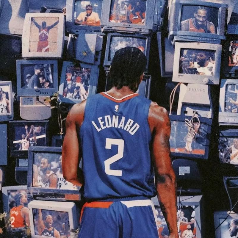 女足明星遭百万富翁跟踪骚扰，雇佣保镖应对（女足明星遭富豪纠缠跟踪，被迫雇保镖护身）