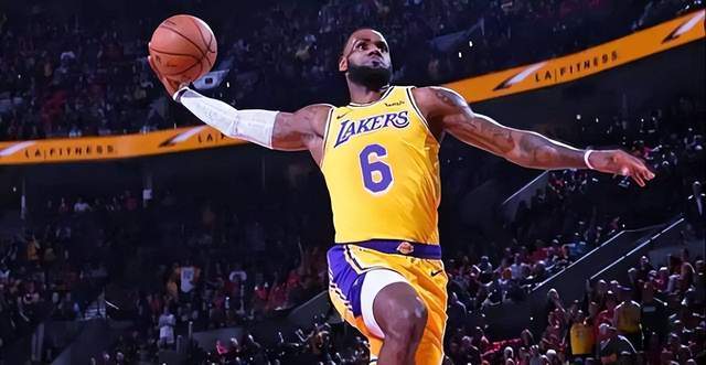 疯狂爆发！布朗半场轰27+5+5带队压制森林狼（状态火热！布朗半场砍下27分5篮板5助攻率队压制森林狼）