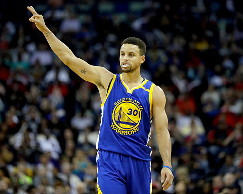 巴塞罗那迎战特内里费：女子足球联赛的巅峰对决（女足联赛焦点之战：巴塞罗那对决特内里费）