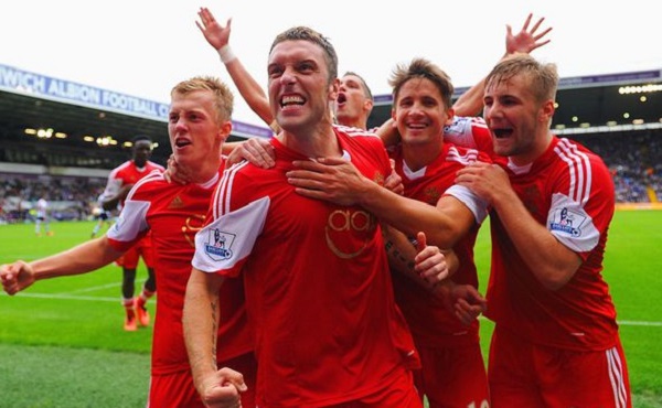 阿贾克斯客场4-2逆转卡拉巴克，收获本赛季欧冠首胜（阿贾克斯客场4-2翻盘卡拉巴克，迎来本赛季欧冠首胜）