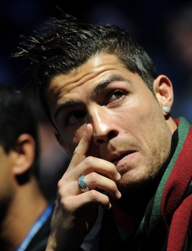 成都蓉城教练组现场观战中韩战，徐正源、金亨镒在场（中韩之战看台现身：成都蓉城教练组观战，徐正源、金亨镒到场）