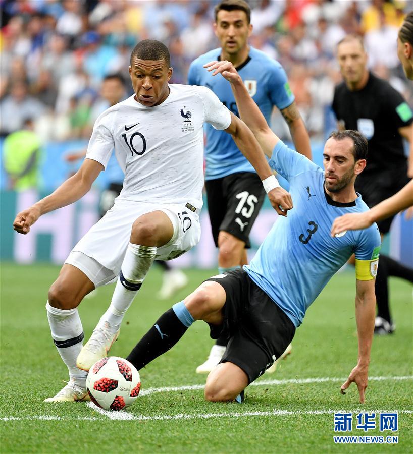 韩鹏：徐根宝指导80多岁高龄还在工作一线，这非常让人感动（韩鹏感慨：八旬徐根宝仍坚守一线，令人动容）