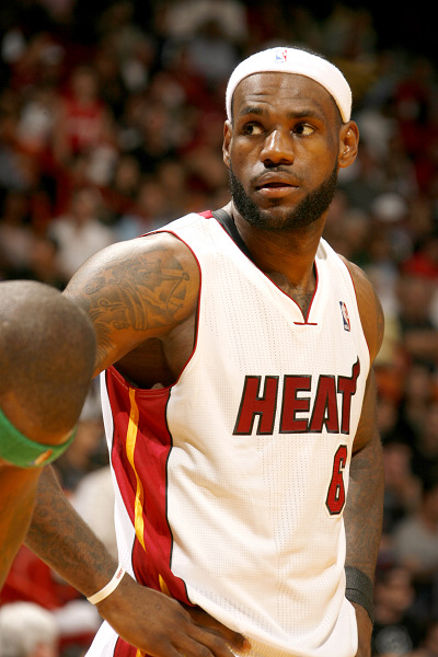 半场战报：皇马0-0塞尔塔，米利唐伤退，居莱尔射门偏出（半场速递：皇马与塞尔塔互交白卷，米利唐因伤离场，居莱尔射偏）