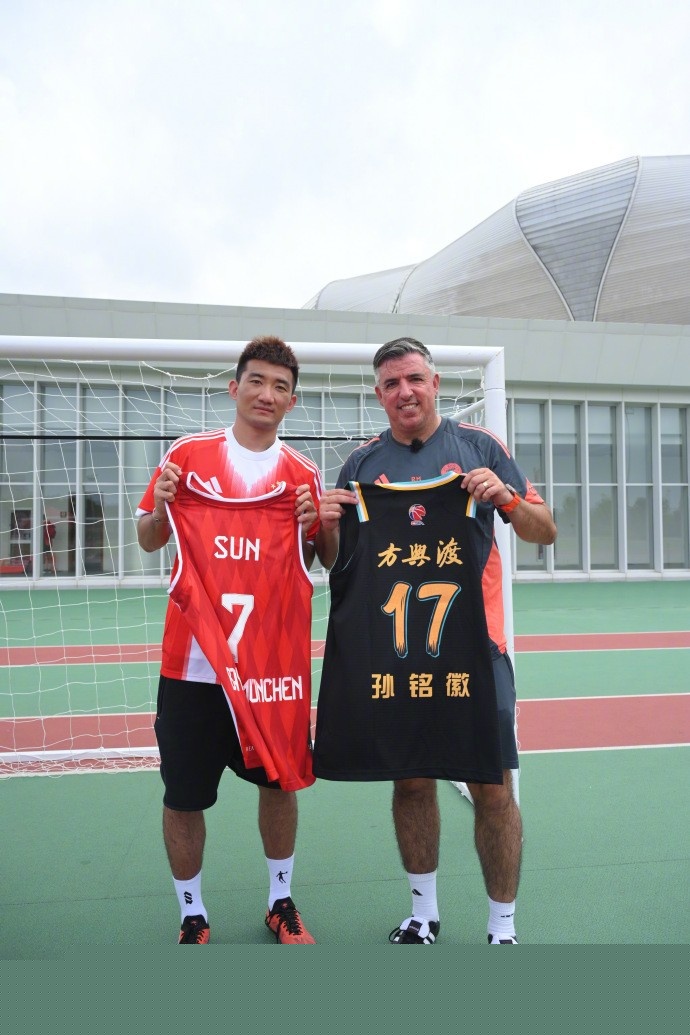 尤文公布战葡体大名单：伊尔迪兹回归，凯利、布雷默缺席（尤文出征葡体名单出炉：伊尔迪兹复出，凯利与布雷默无缘）