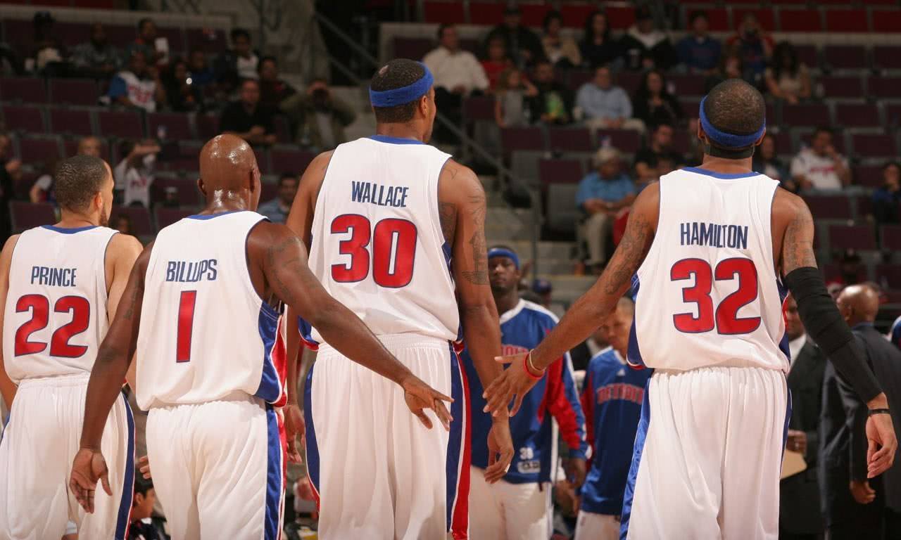 阿斯：拜仁加紧与于帕梅卡诺续约谈判，皇马考虑科纳特为备选（阿斯报：拜仁加快与于帕梅卡诺续约谈判，皇马将科纳特视作备选）