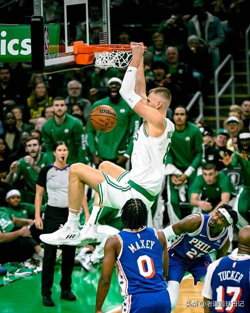 库库：家人支持谁？我说想要球票就得穿切尔西球衣（库库笑谈家人立场：想拿球票，先穿切尔西球衣）