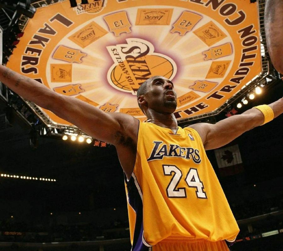 记者：切尔西在努力引进罗克，曼联也在关注他的情况（记者：切尔西积极推动罗克加盟，曼联也在关注其动向）