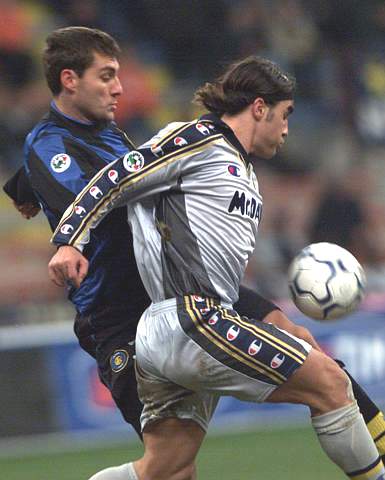 罗体：那不勒斯暂停引进左边锋，搁置了对斯特林和格10的联系（罗体：那不勒斯暂时叫停左边锋引援，已搁置与斯特林、格10的接触）